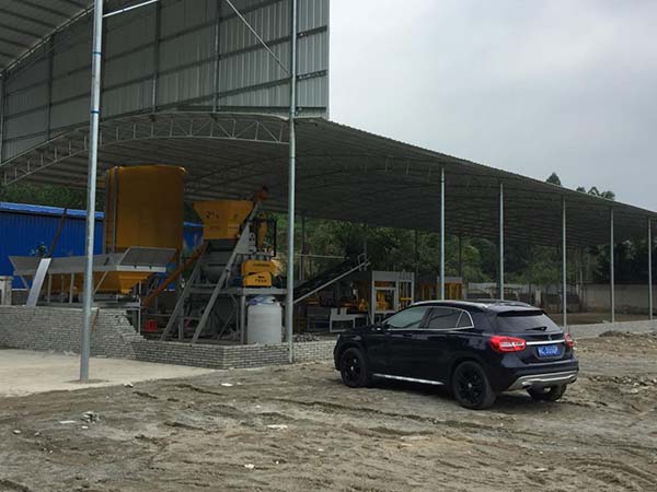 四川成都小型自動磚機用戶現(xiàn)場